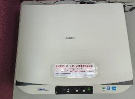 貼有警語的掃描器照片